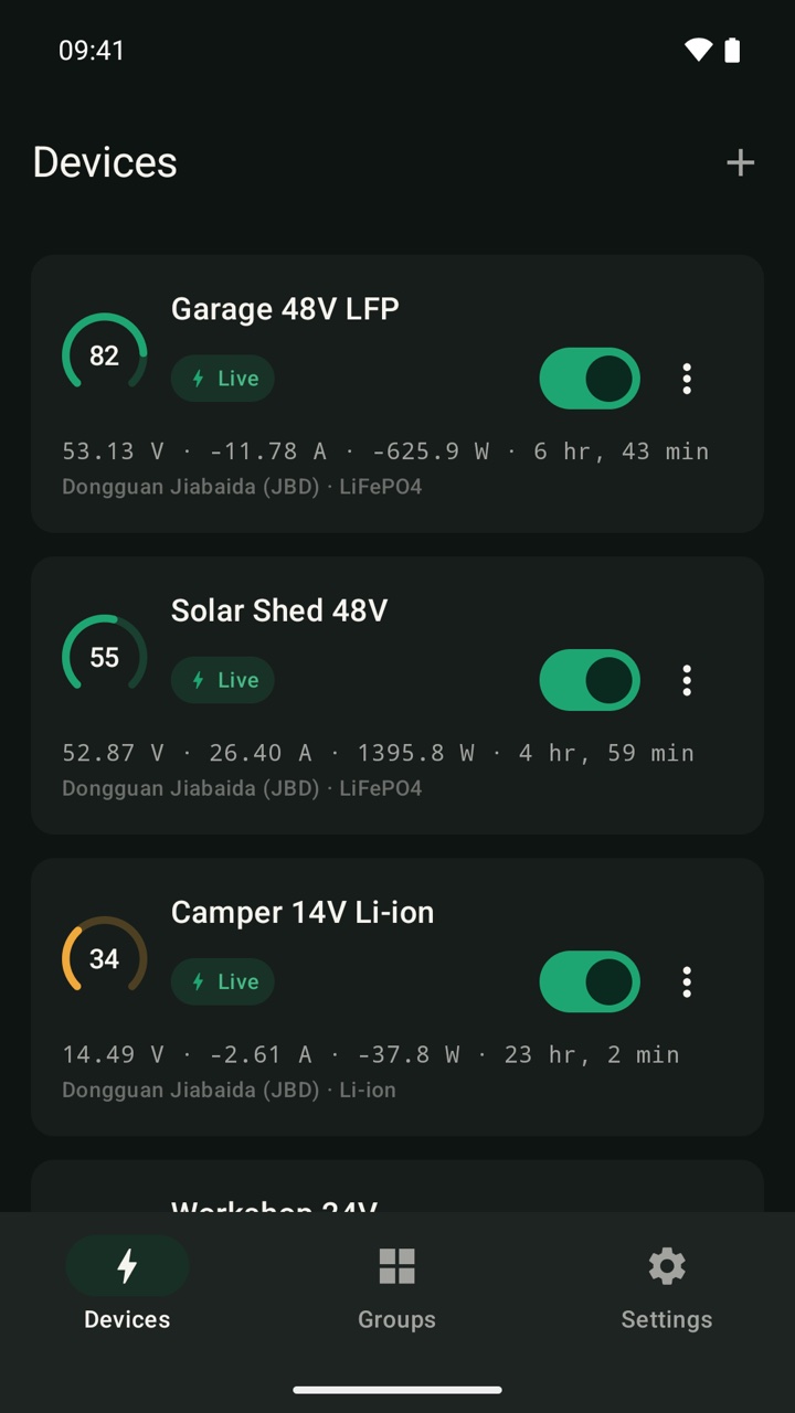BMS Pal devices list: four battery packs live at once, with charge, voltage, current, and power