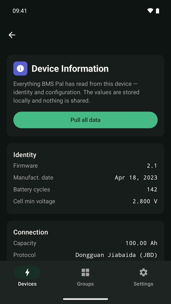 Device information page: BMS identity, firmware, capacity, and configuration read from the board