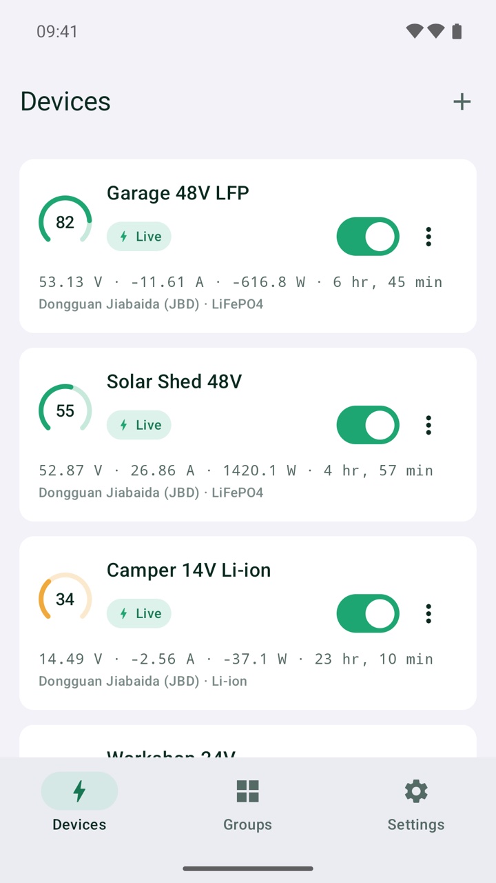 BMS Pal devices list: four battery packs live at once, with charge, voltage, current, and power